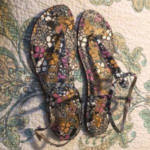 Women’s sandals never worn